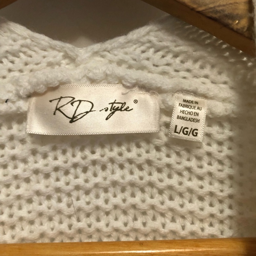 Cozy White Knit Sweater - Picture 3 of 4